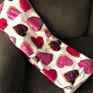 DECO Printed Heart Shaped SWEETS Donuts Plush Throw Blanket Valentines